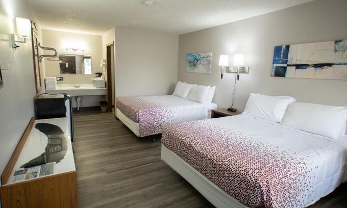 Arapahoe Hotel | Pet-Friendly Shady Rest Motel with Breakfast & Child Care