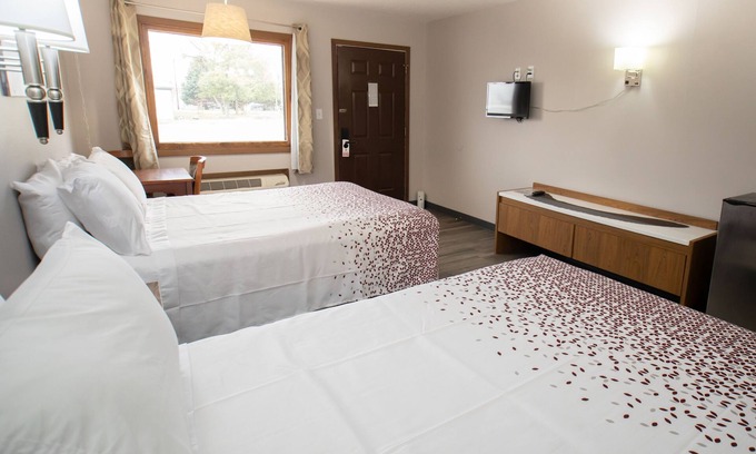 Arapahoe Hotel | Welcoming Shady Rest Motel: Guest Rated 9.2, Family-Friendly!