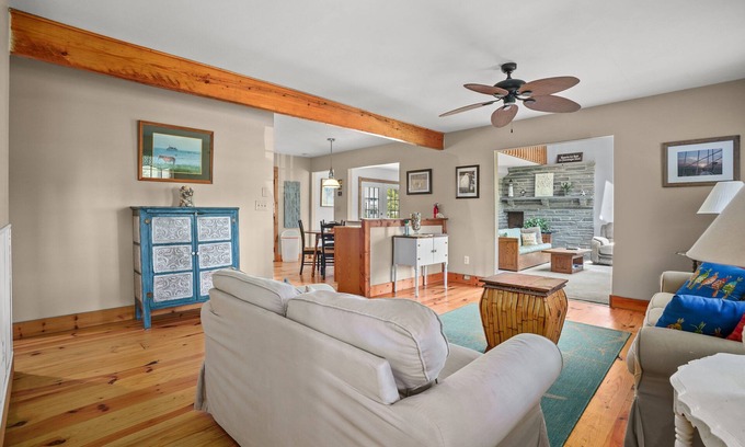 Piney Island House | Shady Side: Water Access & Screened Porch Retreat