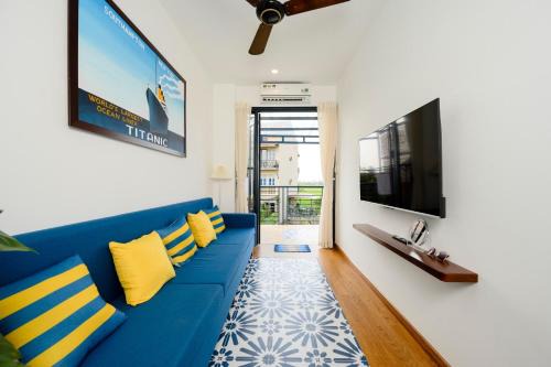 Cam Thanh Apartment | Top-Rated Shadyside 5: Family-Friendly Navy House Retreat