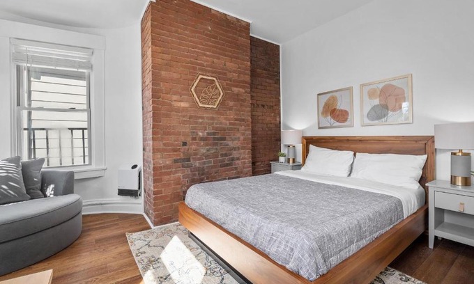 Shadyside Apartment | Bright 1 Bedroom Shadyside Unit with Free Parking and Kids Amenities