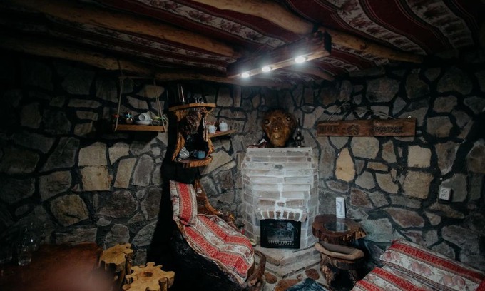 Kaputan Ski Chalet | Discover Shale Hause: Pet-Friendly Getaway with Breakfast