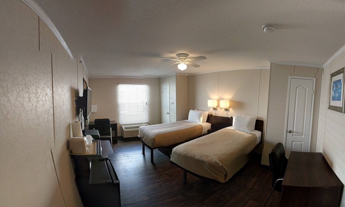 Hobbs Hotel | Relaxing Retreat at Shale Lodge with Spa and Breakfast