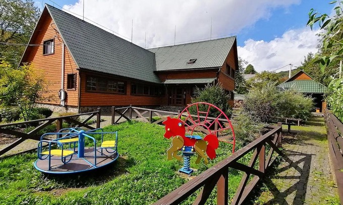 Yasinya Hotel | Guest Rated: Shale Verba with Breakfast and Hot Tub