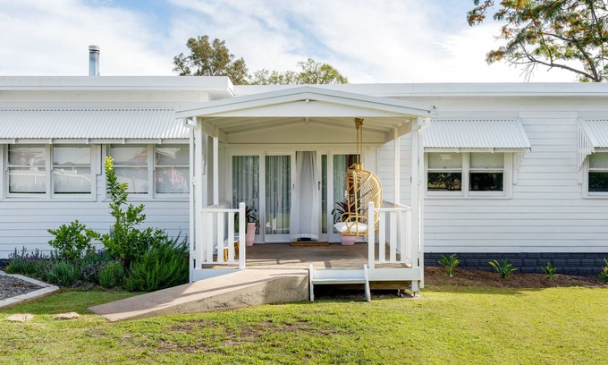 Aberdare House | Shalimah's Secret: Luxe Cottage with Spa & Pool Access
