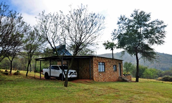 Vredefort Ski Chalet | Charming Shallow Pig Cottage with Pool & Child-Friendly Amenities