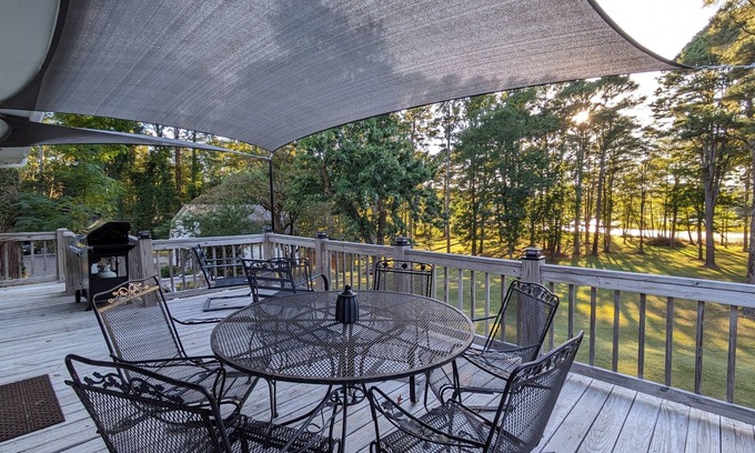 Scottsboro House | Family-Friendly Waterfront Retreat with Games and Fire Pit