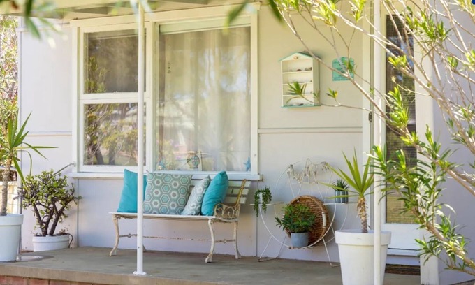 Culburra Beach House | Cozy Shalom Beach Cottage – Steps from the Ocean