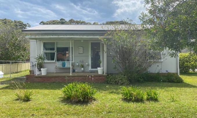 Culburra Beach House | Beachfront Shalom Cottage with Free Wifi & Ocean View