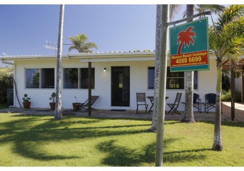 Wongaling Beach House | Guest Rated 10/10 at Shalom by the Sea Hotel