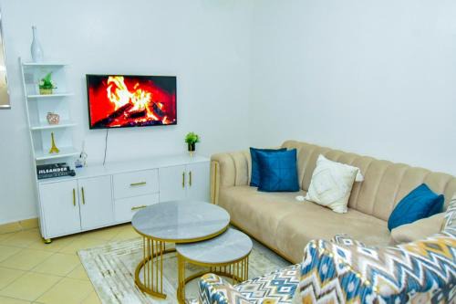 Mbotela House | Family-Friendly Retreat at Shalom Gardens with Hot Tub Access