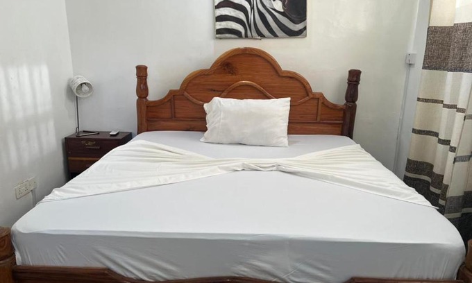Mazizini Bed & Breakfast | Family-Friendly Shamanice Lodge & Apartments with Hot Tub