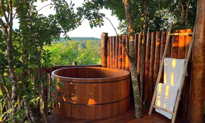 Pirenopolis Cabin | Shambala Piri: Pet-Friendly Oasis with Ocean Views & Spa