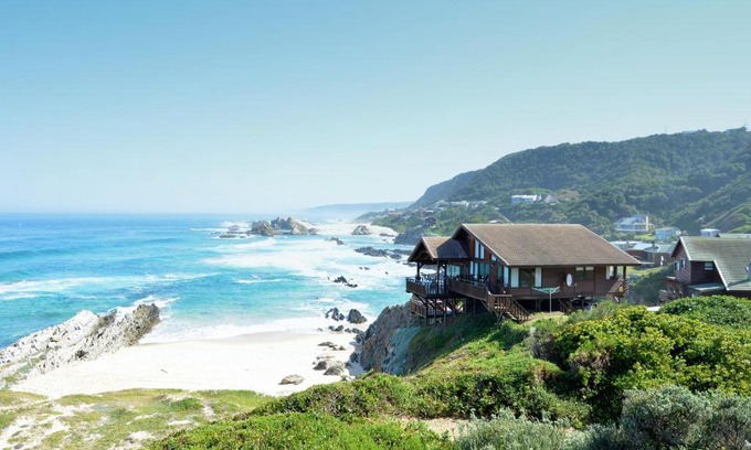 Eersterivierstrand House | Discover Shamrock Cottage: 4-Star Oceanfront Getaway