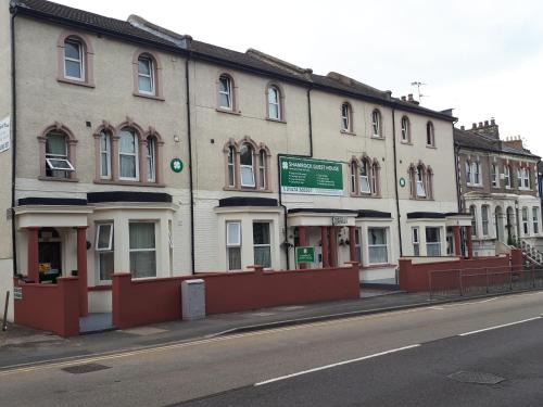 Gravesend House | Family-Friendly Shamrock Guest House for Memorable Stays
