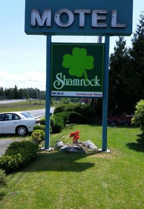 Bellingham Hotel | Budget-Friendly Shamrock Motel: Perfect for Families