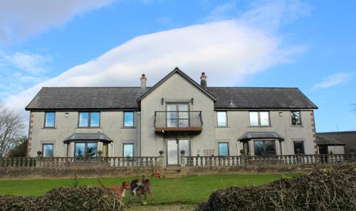 Drymen Bed & Breakfast | Inviting Shandon Farmhouse: Guest Rated 9.3, Pet Friendly!