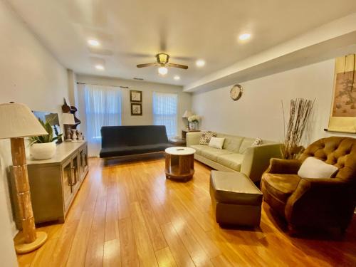 Eastwick Apartment | Vintage Oriental 2BR Retreat with Kitchen Near Shanghai Airport