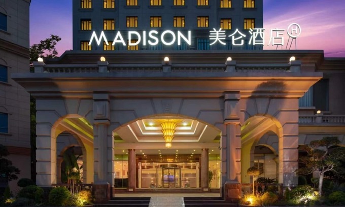Baoshan Hotel | Discover Comfort at Shanghai Gongkang Meilun Hotel