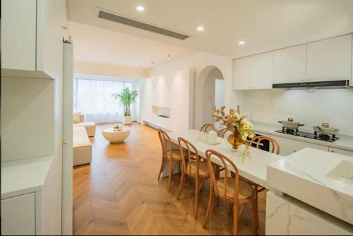 Huangpu Apartment | Family-Friendly Homestay in Shanghai with Perfect Reviews