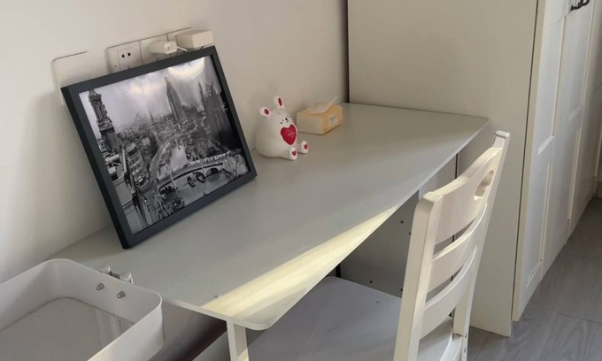 Huaihai Road Commercial Area Apartment | Shanghai Old Alleyway