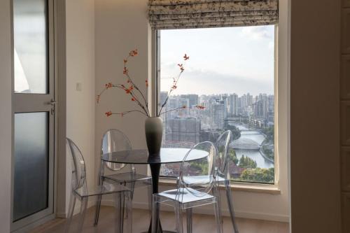 Downtown Shanghai Apartment | Premier Shanghai Yi Du B&B: Steps from Nanjing West Road