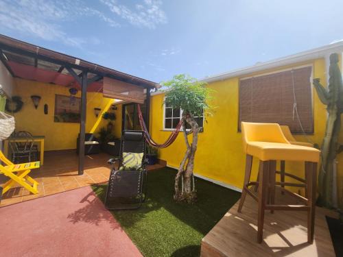 Caleta de Fuste Apartment | Oceanfront Shangri-lá 2: Guest Rated 9.6/10 & Pet Friendly