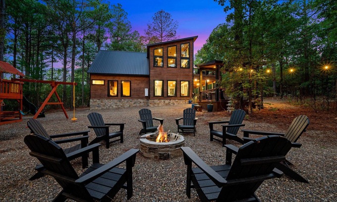 Pickens Cabin | Unforgettable Stay at Shangri-La DeeDa with Hot Tub & Pool