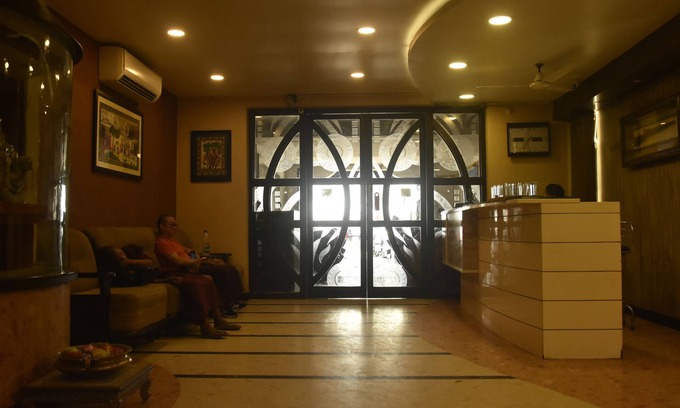 Brahmapur Hotel | Discover Shankar Bhavan: Family-Friendly Stay with Breakfast