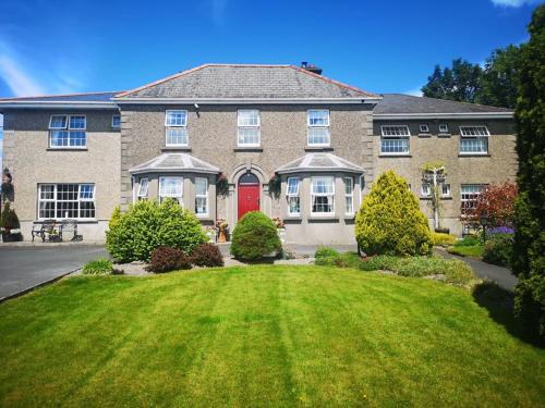 Athlone House | Highly Rated Shannonside House with Breakfast Included