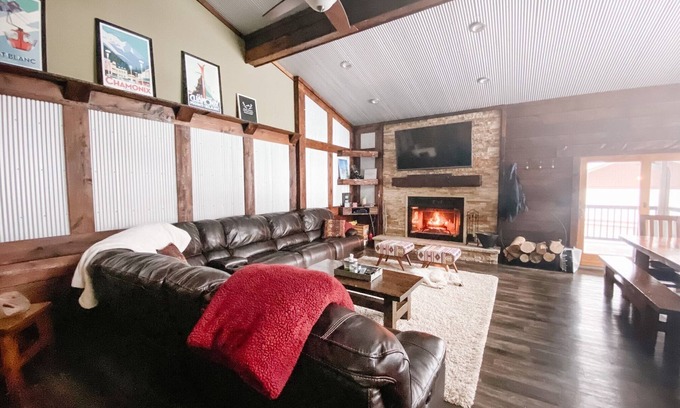 Bellaire Ski Chalet | Exceptional Shanty Creek Chalet - Perfect for Groups & Golf