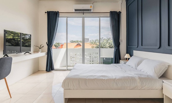 Old City Hotel | Budget-Friendly Shapel Hostel & Cafe with Family Amenities