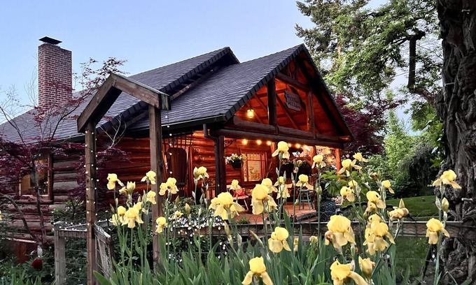Jacksonville Bed & Breakfast | Discover a Cozy Log Cabin Near Historic Jacksonville!