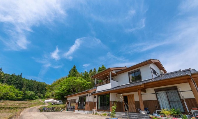 Takeo House | Top-Rated Retreat at Share Creative&Bed with Hot Tub & Breakfast
