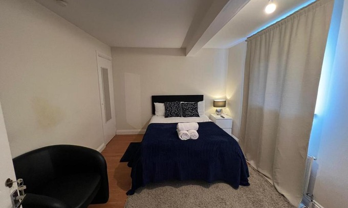 Cribbs Causeway House | Cozy Shared House on Chakeshill Drive for Family Getaways