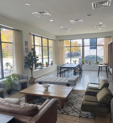 University Village / Little Italy House | Shared Modern apartment close to Downtown Chicago