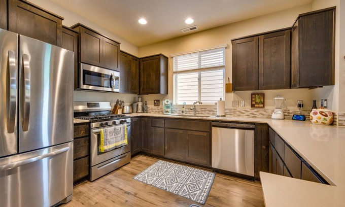 Rock Creek House | Cozy 2-Bedroom Stay with Ocean Views & Spa Amenities
