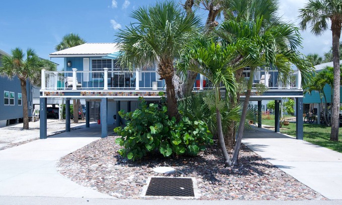 Fort Myers Beach House | ☀️Shared Pool + Grill | Pet Friendly | Short Walk to Beach | Eucalyptus C☀️