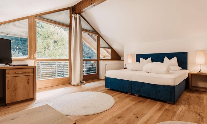 Unken House | Comfortable Shared Room with Pool Access at Schütterbad Hotel