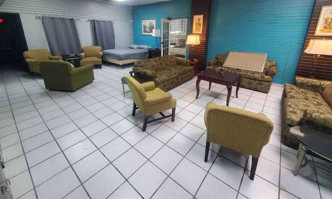 Hato Rey Central Apartment | Cozy Shared Unit Minutes from Airport with Kitchen Access