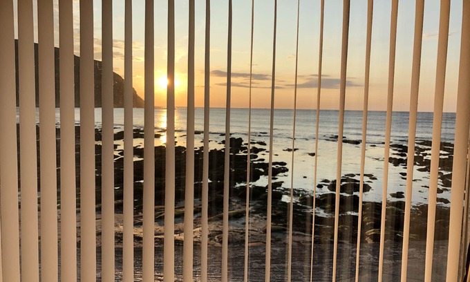 Gardenstown Cottage | Blissful Oceanfront Retreat with Spectacular Sunsets