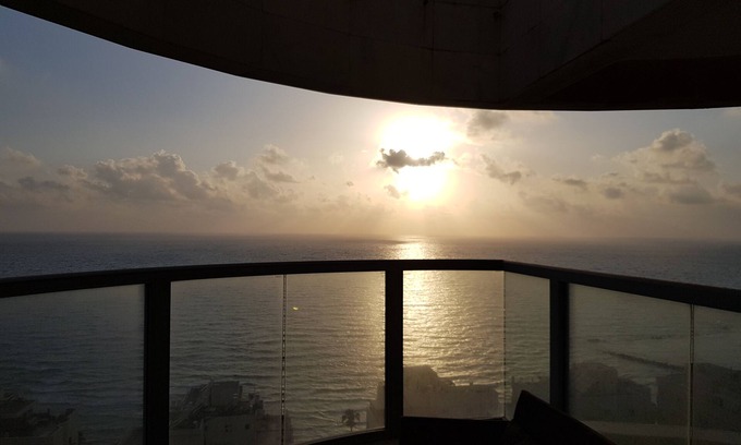 Bat Yam Condo | Beautiful 3-Bedroom Apartment in Bat Yam with Sea View