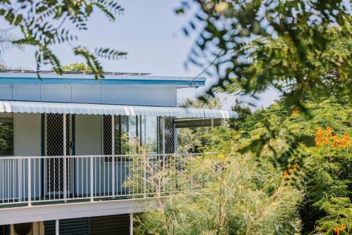 Yamba House | Cozy Retro Cottage – Ideal for Family Getaways