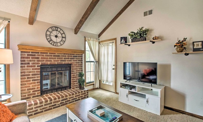 Shawnee Condo | Shawnee Condo: Family-Friendly Retreat Near Kansas City