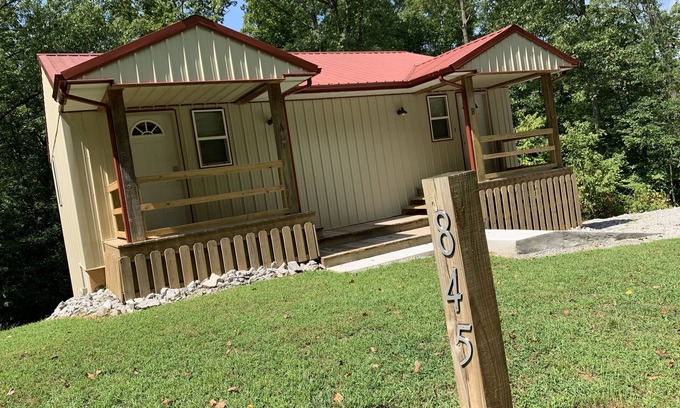 Cobden Apartment | Relaxing Shawnee Hills Hideaway with Pool & Breakfast