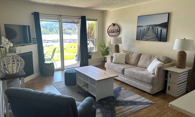 Shawnigan Lake Condo | Idyllic Shawnigan Lake Beachfront Condo with Ocean Views