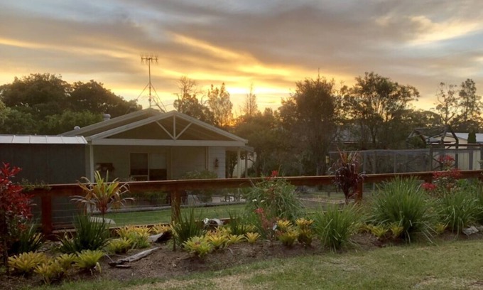 Sussex Inlet House | Shazza's Retreat: Tranquil Getaway with Ocean Views