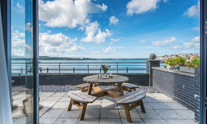 Milford Haven Cottage | Shearwater Holiday Cottage: Ideal Stay at Milford Waterfront