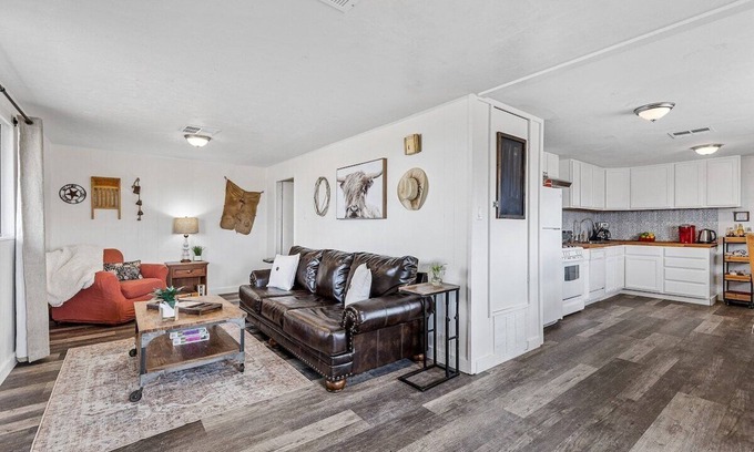 Williams House | Discover Sheep Cattle Ranch Homestead: Eco-Friendly Retreat