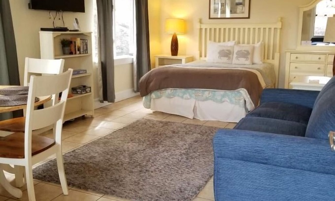 Edgecomb Apartment | Scenic Sheepscot Harbour Studio #207 with Oceanfront Views
